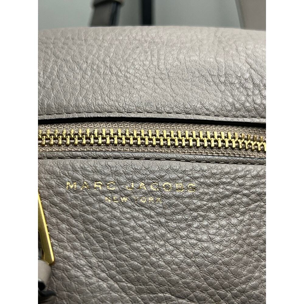 Marc Jacobs Recruit Nomad Pebbled Leather Saddle Crossbody Bag Taupe Gray - Picture 3 of 14